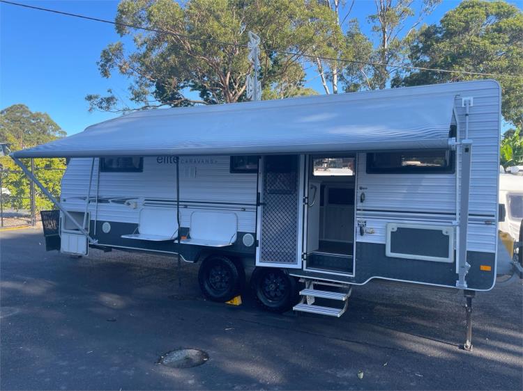 2016 ELITE LUXURY CLASS Club Lounge